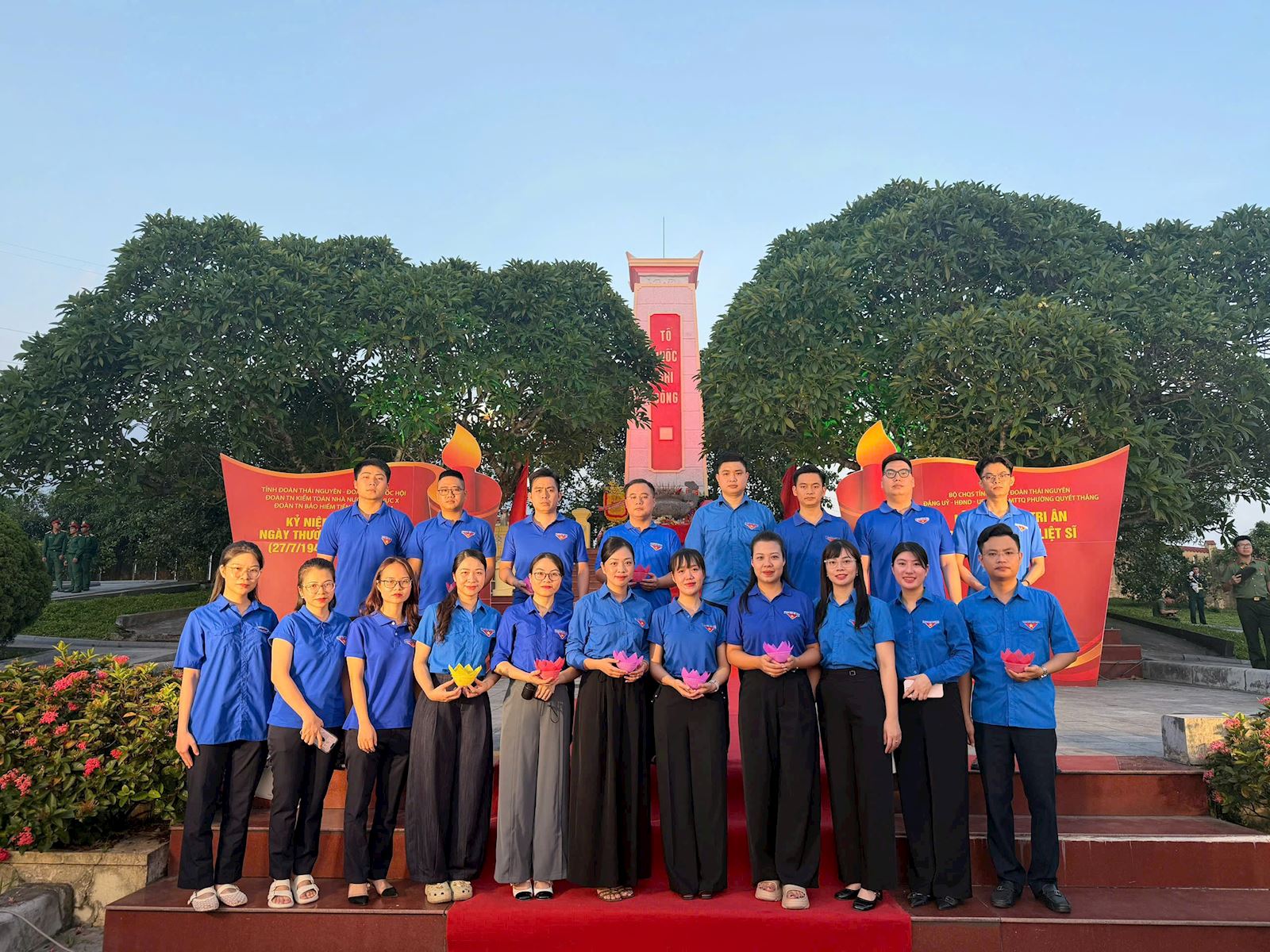 Đoàn các cơ quan Đảng tỉnh tham gia Lễ thắp nến tri ân các Anh hùng liệt sĩ nhân kỷ niệm 79 năm Ngày Thương binh - Liệt sĩ