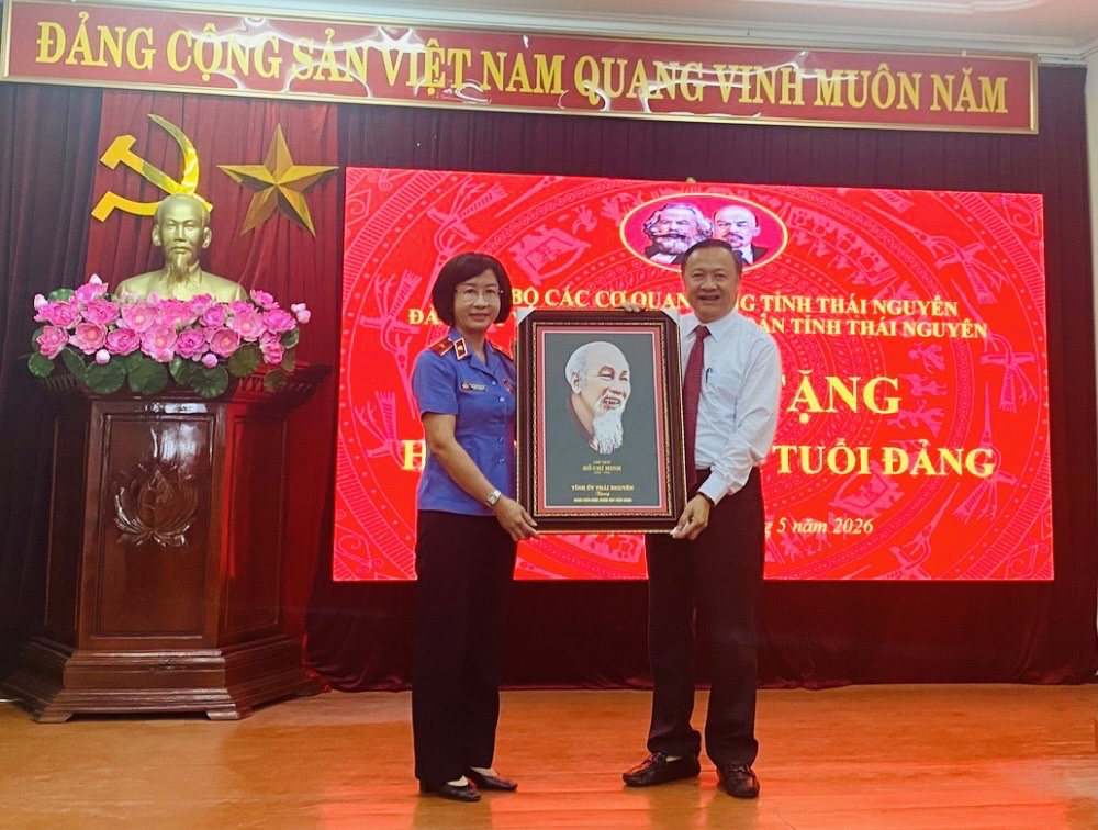 Đảng bộ Viện kiểm sát nhân dân tỉnh Thái Nguyên  tổ chức Lễ trao tặng Huy hiệu 30 năm tuổi Đảng